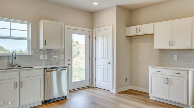 4178 Gambrel Oaks Street, Blountville, TN 37617