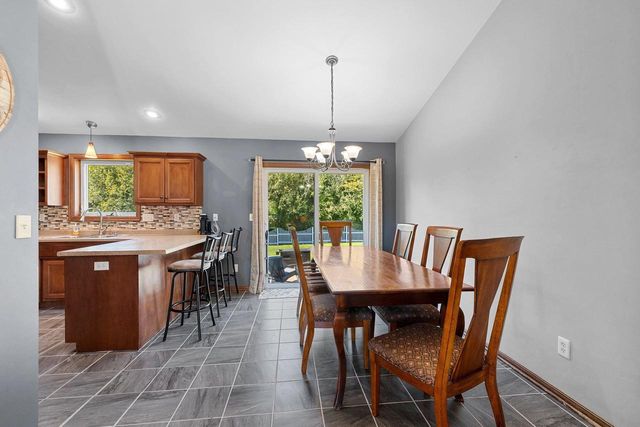 2182 W MELCORN CIRCLE, De Pere, WI 54115