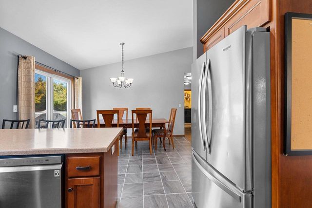 2182 W MELCORN CIRCLE, De Pere, WI 54115