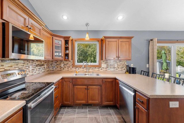 2182 W MELCORN CIRCLE, De Pere, WI 54115