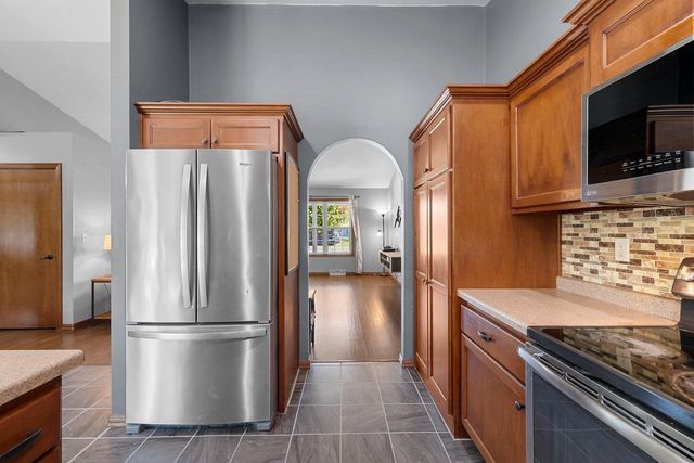 2182 W MELCORN CIRCLE, De Pere, WI 54115
