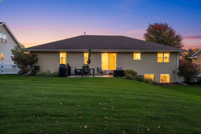 2182 W MELCORN CIRCLE, De Pere, WI 54115