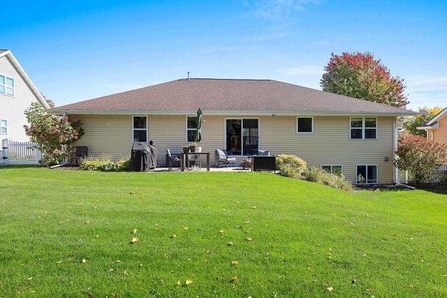 2182 W MELCORN CIRCLE, De Pere, WI 54115