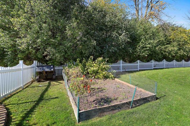 2182 W MELCORN CIRCLE, De Pere, WI 54115
