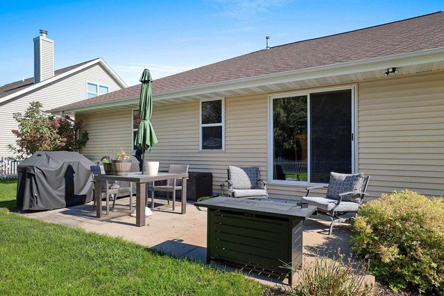 2182 W MELCORN CIRCLE, De Pere, WI 54115