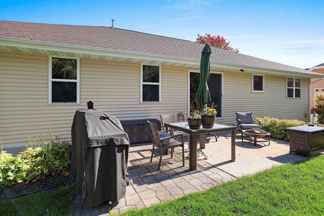 2182 W MELCORN CIRCLE, De Pere, WI 54115