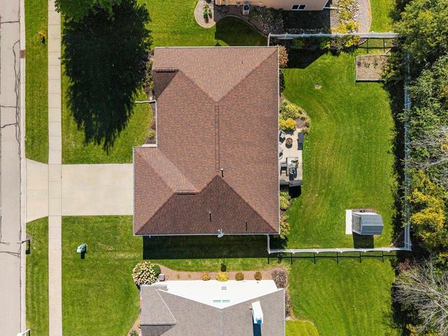 2182 W MELCORN CIRCLE, De Pere, WI 54115