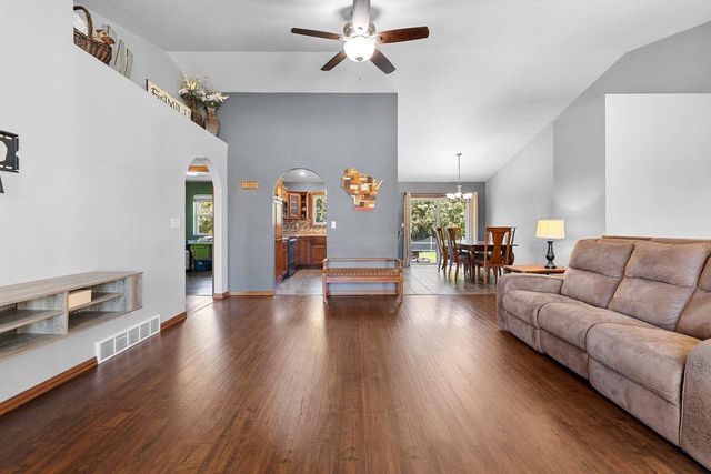 2182 W MELCORN CIRCLE, De Pere, WI 54115