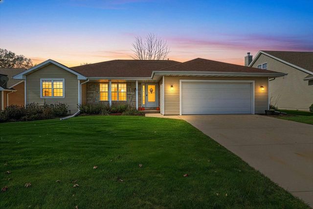 2182 W MELCORN CIRCLE, De Pere, WI 54115