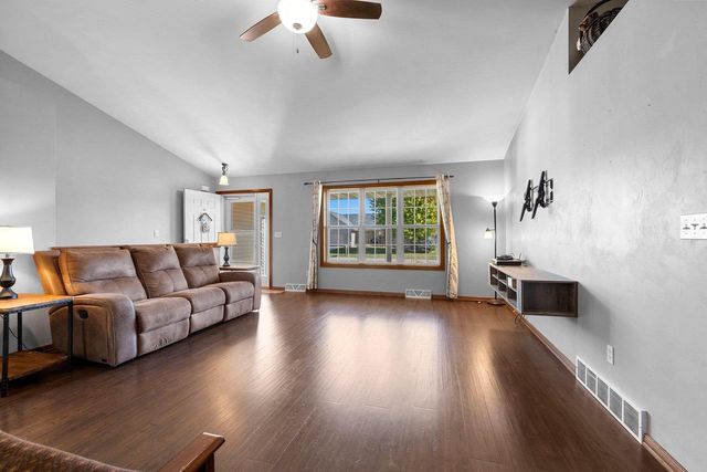 2182 W MELCORN CIRCLE, De Pere, WI 54115
