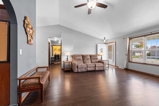 2182 W MELCORN CIRCLE, De Pere, WI 54115