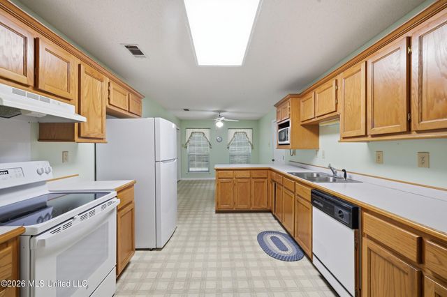 8854 Kipapa Way, Diamondhead, MS 39525
