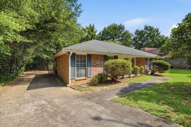 8854 Kipapa Way, Diamondhead, MS 39525