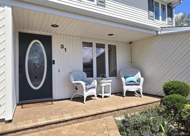 31 Executive Road, Selden, NY 11784