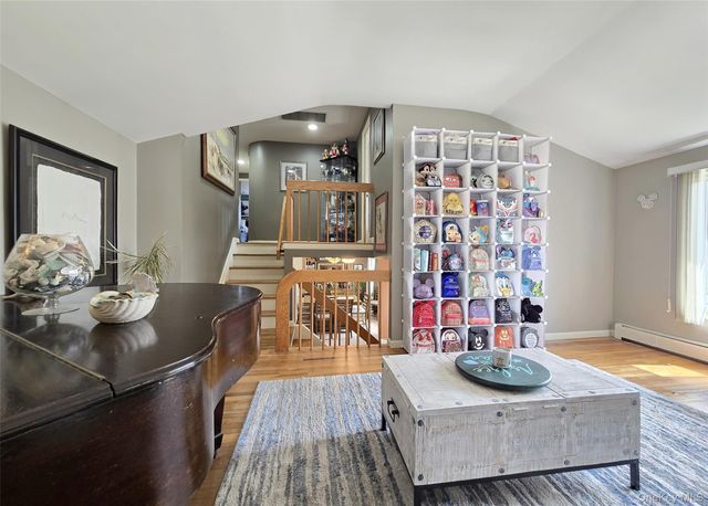 31 Executive Road, Selden, NY 11784