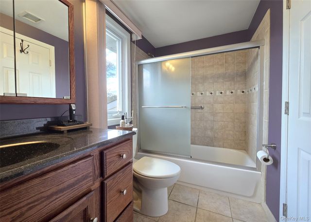 31 Executive Road, Selden, NY 11784