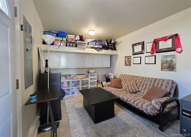 31 Executive Road, Selden, NY 11784