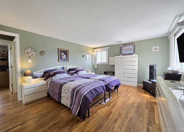 31 Executive Road, Selden, NY 11784