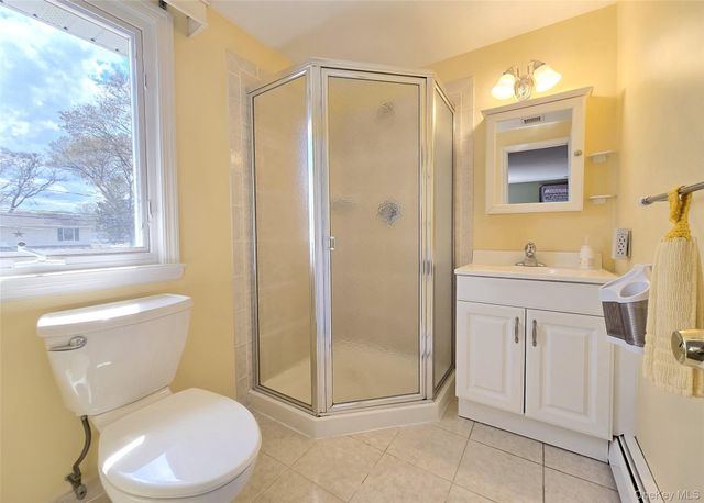 31 Executive Road, Selden, NY 11784