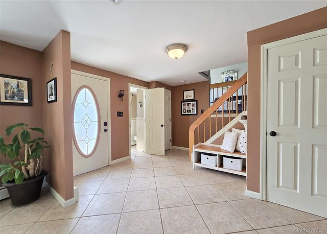 31 Executive Road, Selden, NY 11784