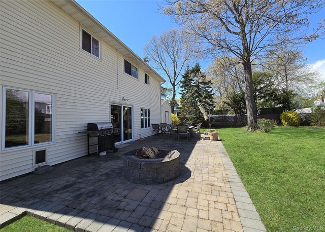 31 Executive Road, Selden, NY 11784