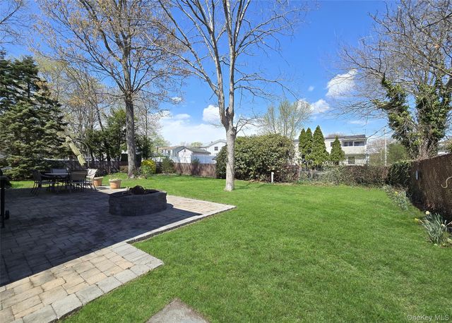 31 Executive Road, Selden, NY 11784