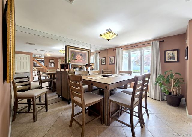 31 Executive Road, Selden, NY 11784