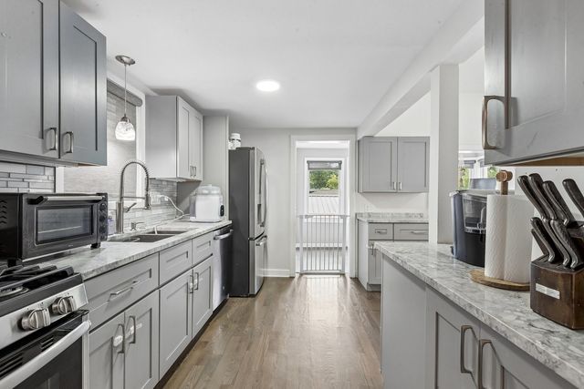 1040 Dunlop Avenue, Forest Park, IL 60130