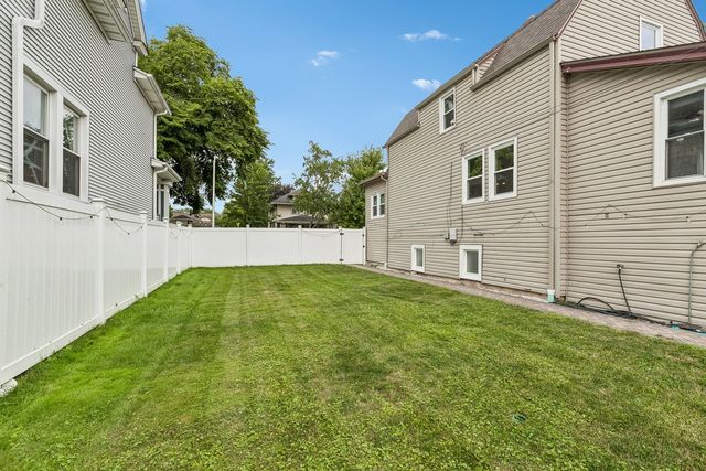 1040 Dunlop Avenue, Forest Park, IL 60130