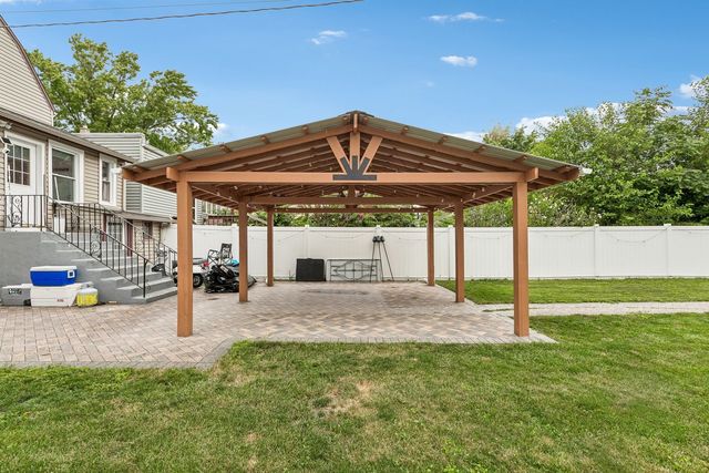 1040 Dunlop Avenue, Forest Park, IL 60130