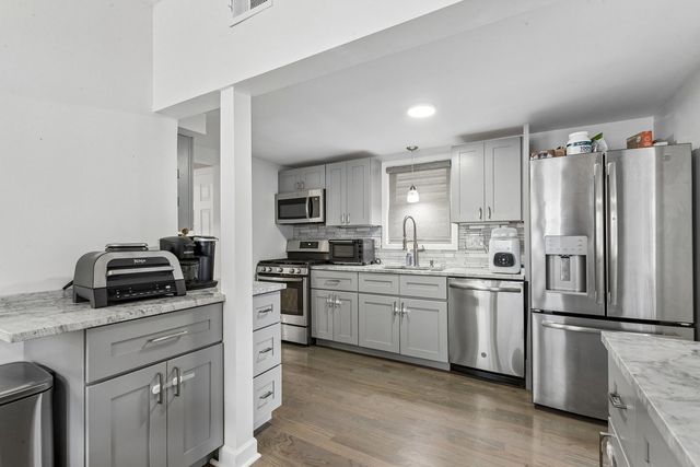 1040 Dunlop Avenue, Forest Park, IL 60130