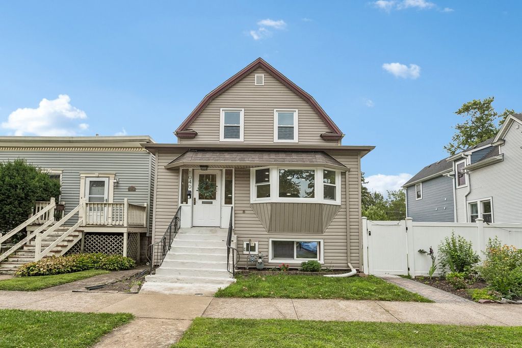1040 Dunlop Avenue, Forest Park, IL 60130