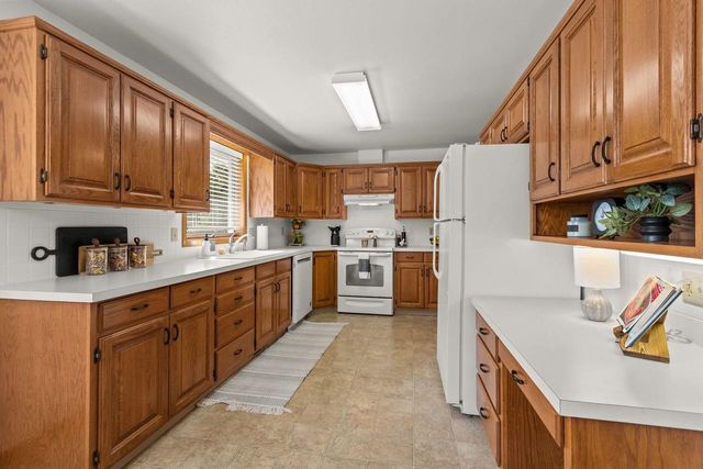 3300 N LAWE STREET, Appleton, WI 54911