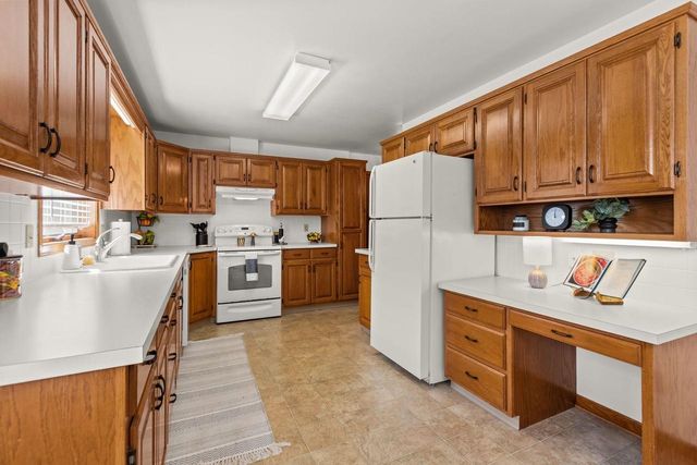 3300 N LAWE STREET, Appleton, WI 54911