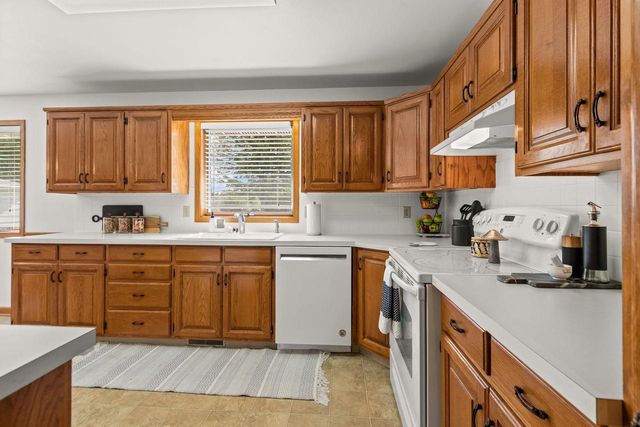 3300 N LAWE STREET, Appleton, WI 54911