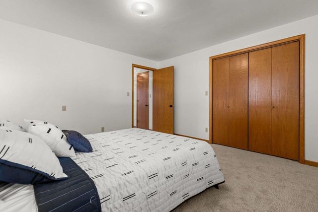 3300 N LAWE STREET, Appleton, WI 54911