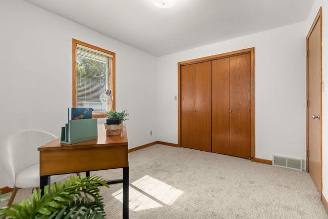 3300 N LAWE STREET, Appleton, WI 54911