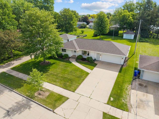 3300 N LAWE STREET, Appleton, WI 54911