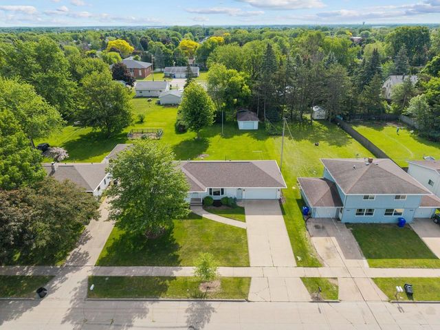 3300 N LAWE STREET, Appleton, WI 54911