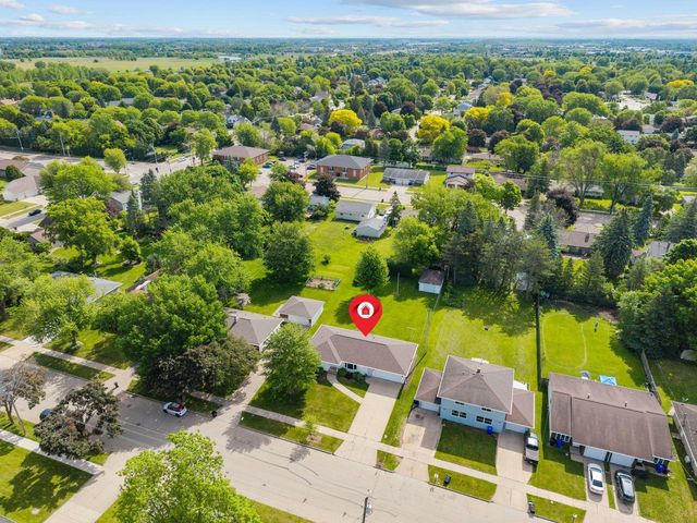 3300 N LAWE STREET, Appleton, WI 54911