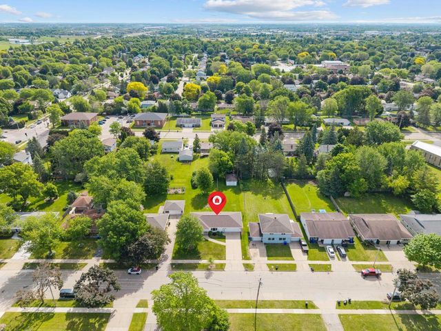 3300 N LAWE STREET, Appleton, WI 54911