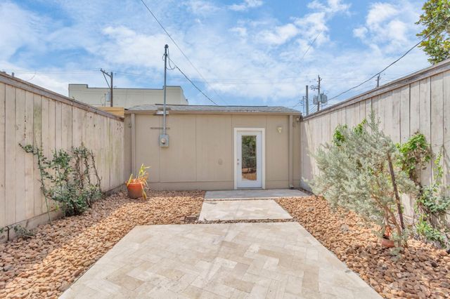 3934 Roseland Street, Houston, TX 77006