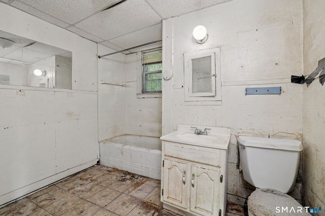 392 Hill Street, Waterbury, CT 06704