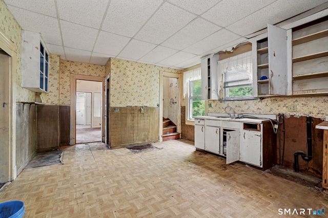 392 Hill Street, Waterbury, CT 06704