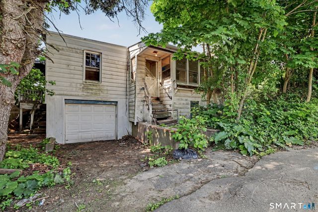 392 Hill Street, Waterbury, CT 06704