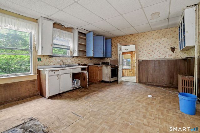 392 Hill Street, Waterbury, CT 06704