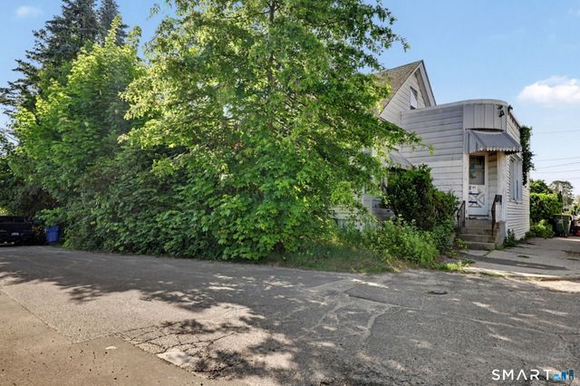 392 Hill Street, Waterbury, CT 06704