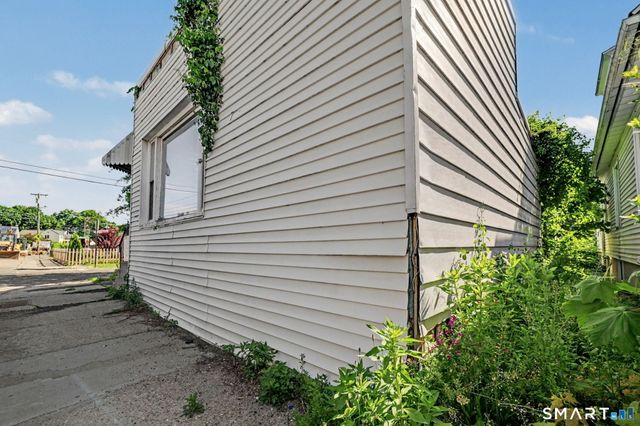392 Hill Street, Waterbury, CT 06704