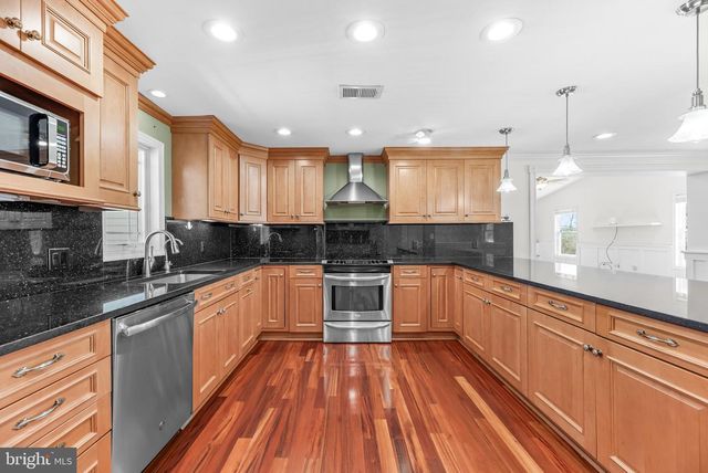 8499 SAINT ANDREWS DR, Chesapeake Beach, MD 20732
