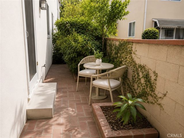 1122 N Louise Street E, Glendale, CA 91207